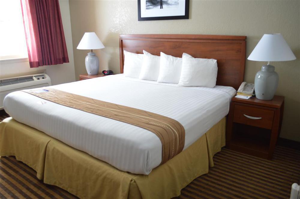 Best Western Hospitality House Эмпория Номер фото