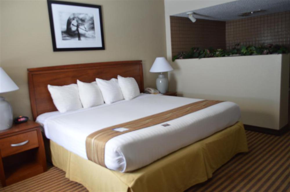 Best Western Hospitality House Эмпория Номер фото