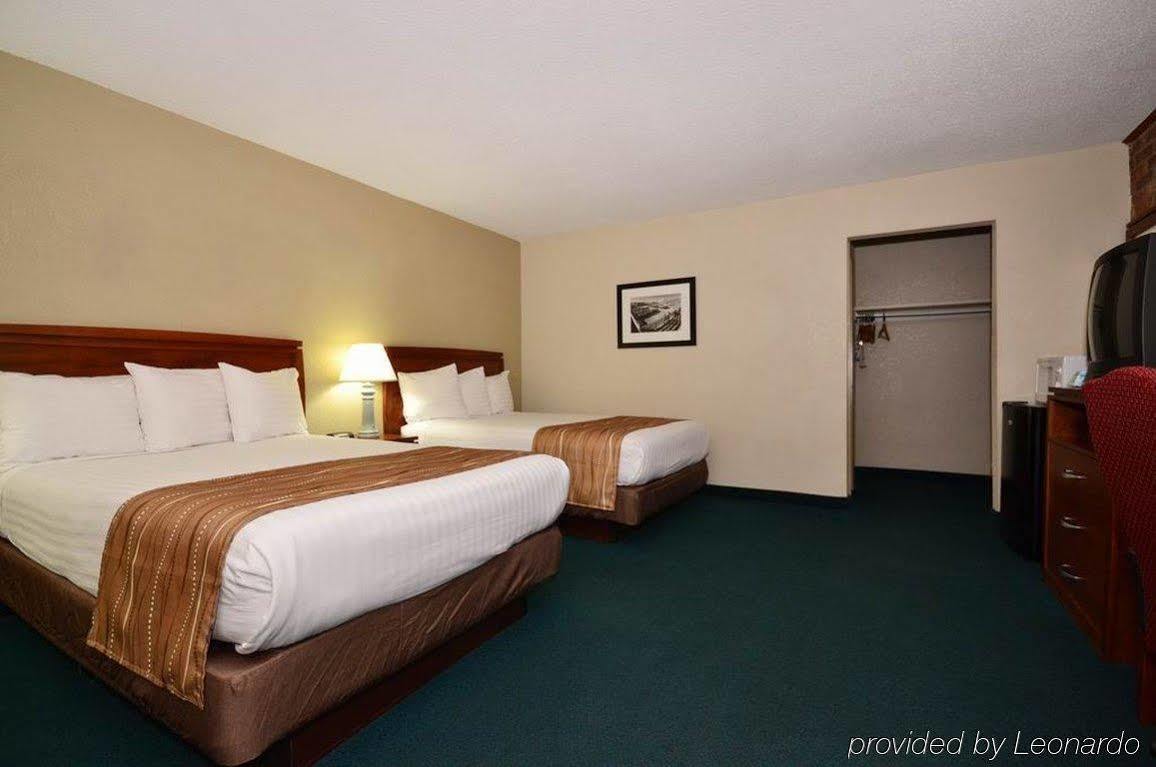 Best Western Hospitality House Эмпория Номер фото